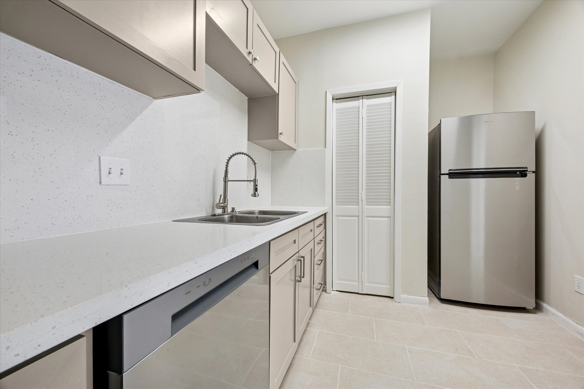 2100 Tanglewilde Street, Unit 195 Houston, TX 77063 - Photo 7 of 34 a kitchen with a sink a refrigerator and a stove