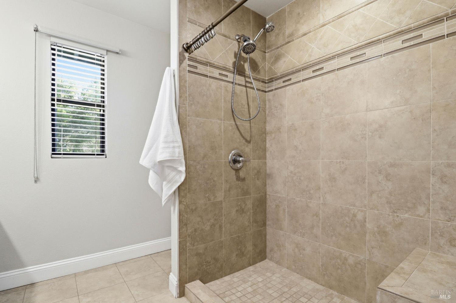 19167 Robinson Road, Unit H Sonoma, CA 95476 - Photo 19 of 32 a bathroom with a shower