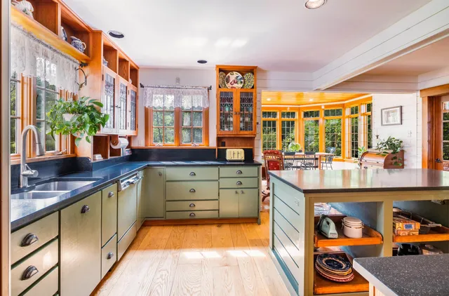 $1,625,000 | 283 Higbee Road, Charlotte, VT 05445