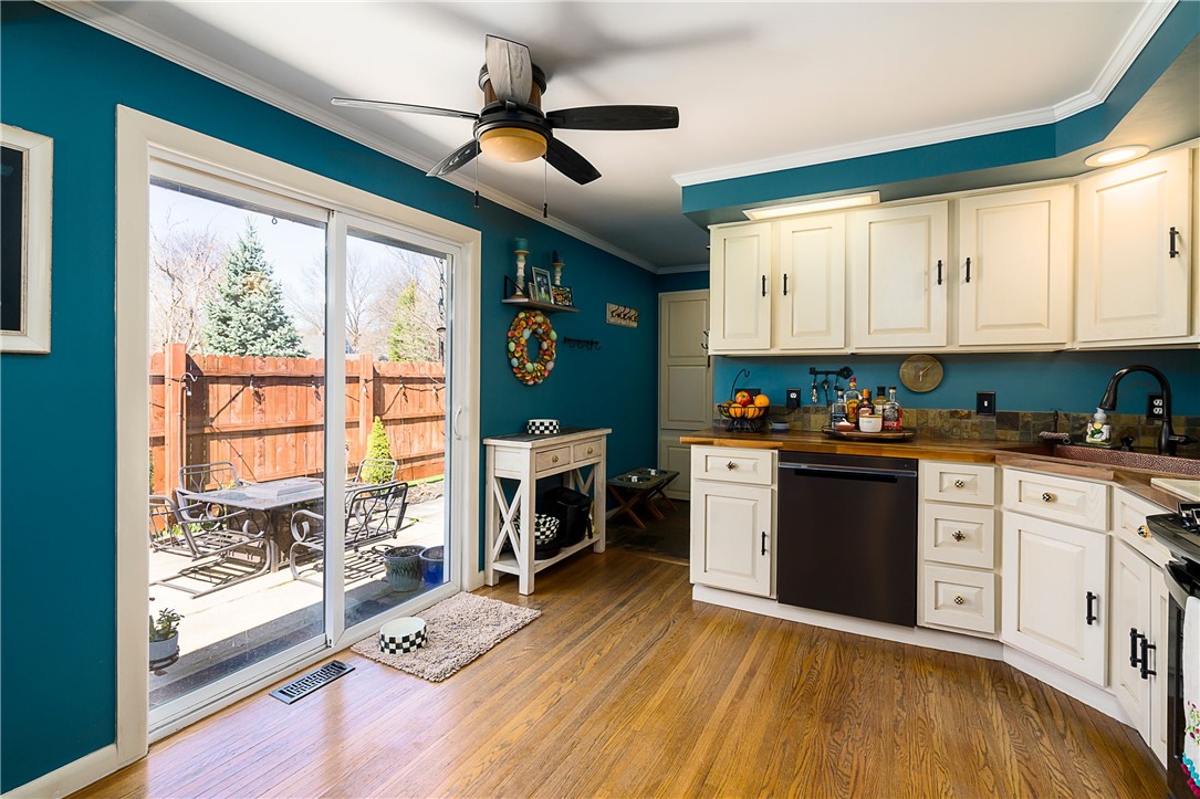 21 Saxony Road Pittsford, NY 14534 - Photo 13 of 42