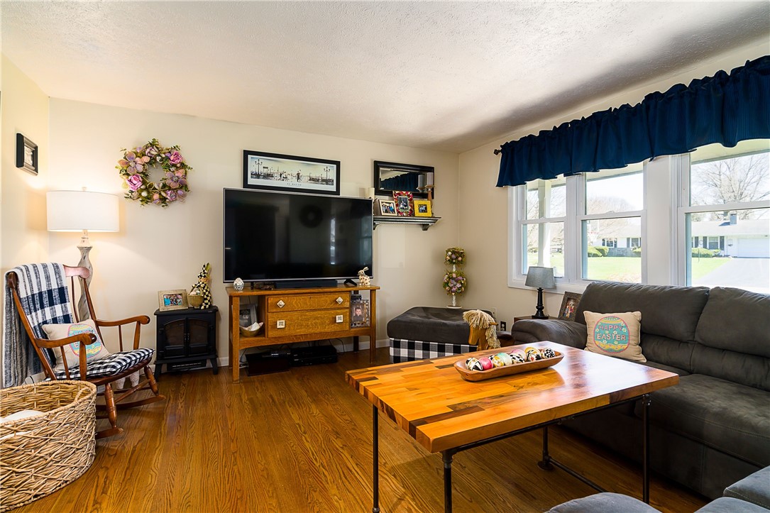 21 Saxony Road Pittsford, NY 14534 - Photo 6 of 42