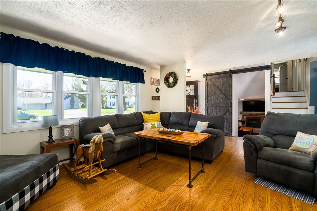 21 Saxony Road Pittsford, NY 14534 - Photo 7 of 42