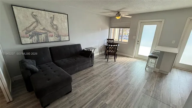 $1,600 | 2115 Northeast 42nd Court, Unit 206N, Lighthouse Point, FL 33064