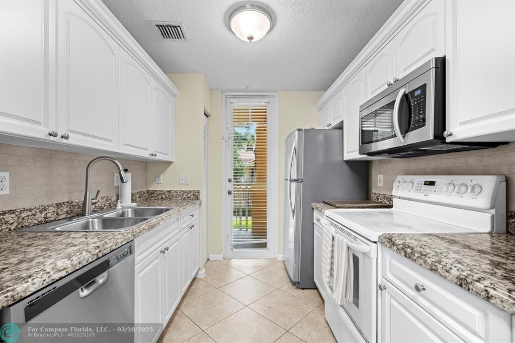 4784 Central Boulevard, Unit 22 Jupiter, FL 33458 - Photo 6 of 18