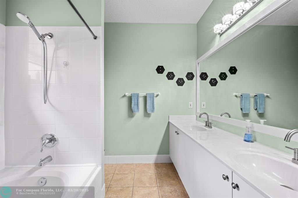 4784 Central Boulevard, Unit 22 Jupiter, FL 33458 - Photo 9 of 18