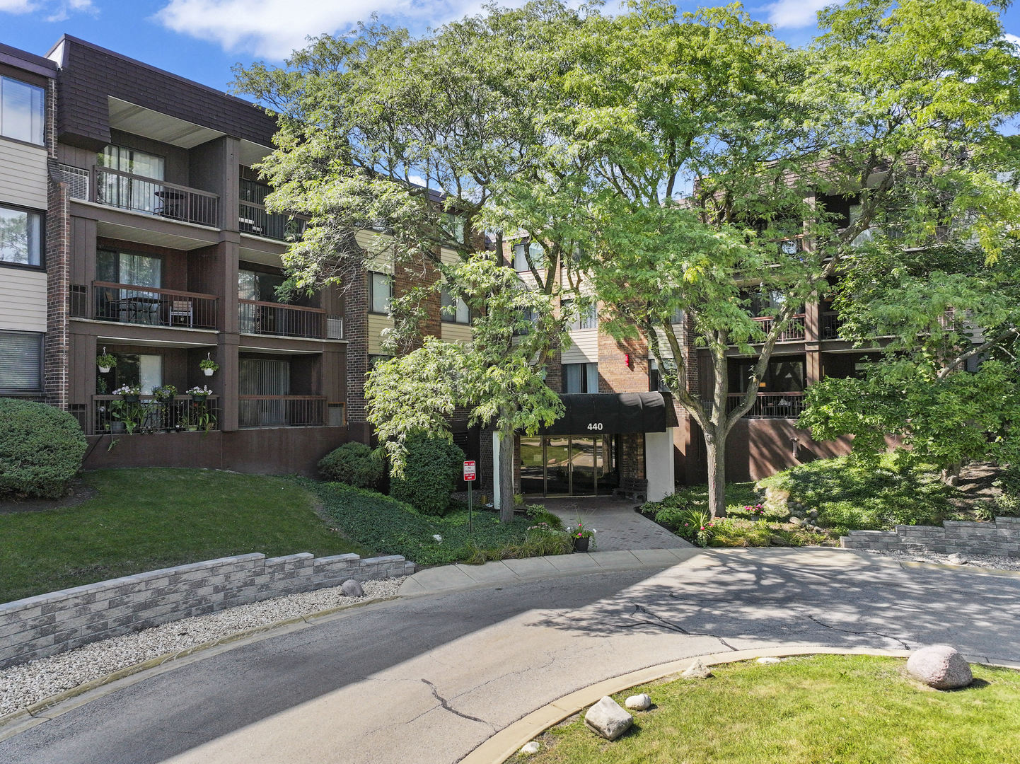 440 Raintree Court, Unit 1M Glen Ellyn, IL 60137 - Photo 1 of 35