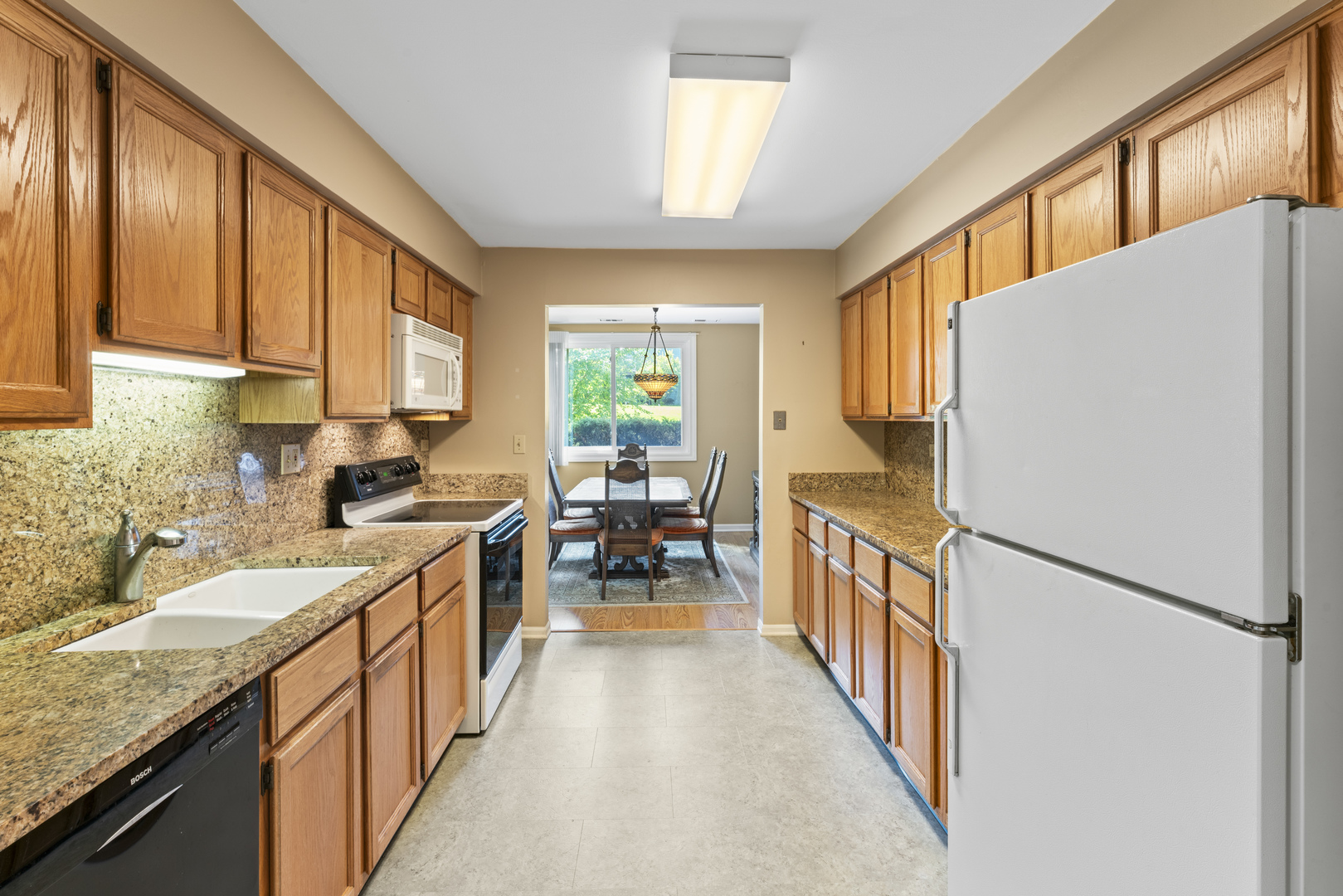 440 Raintree Court, Unit 1M Glen Ellyn, IL 60137 - Photo 12 of 35