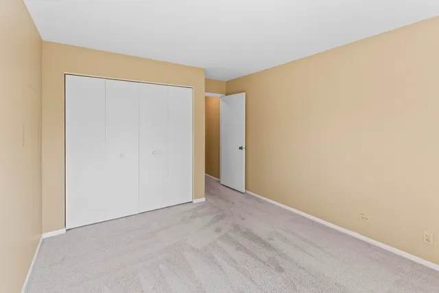 $255,000 | 440 Raintree Court, Unit 1M, Glen Ellyn, IL 60137