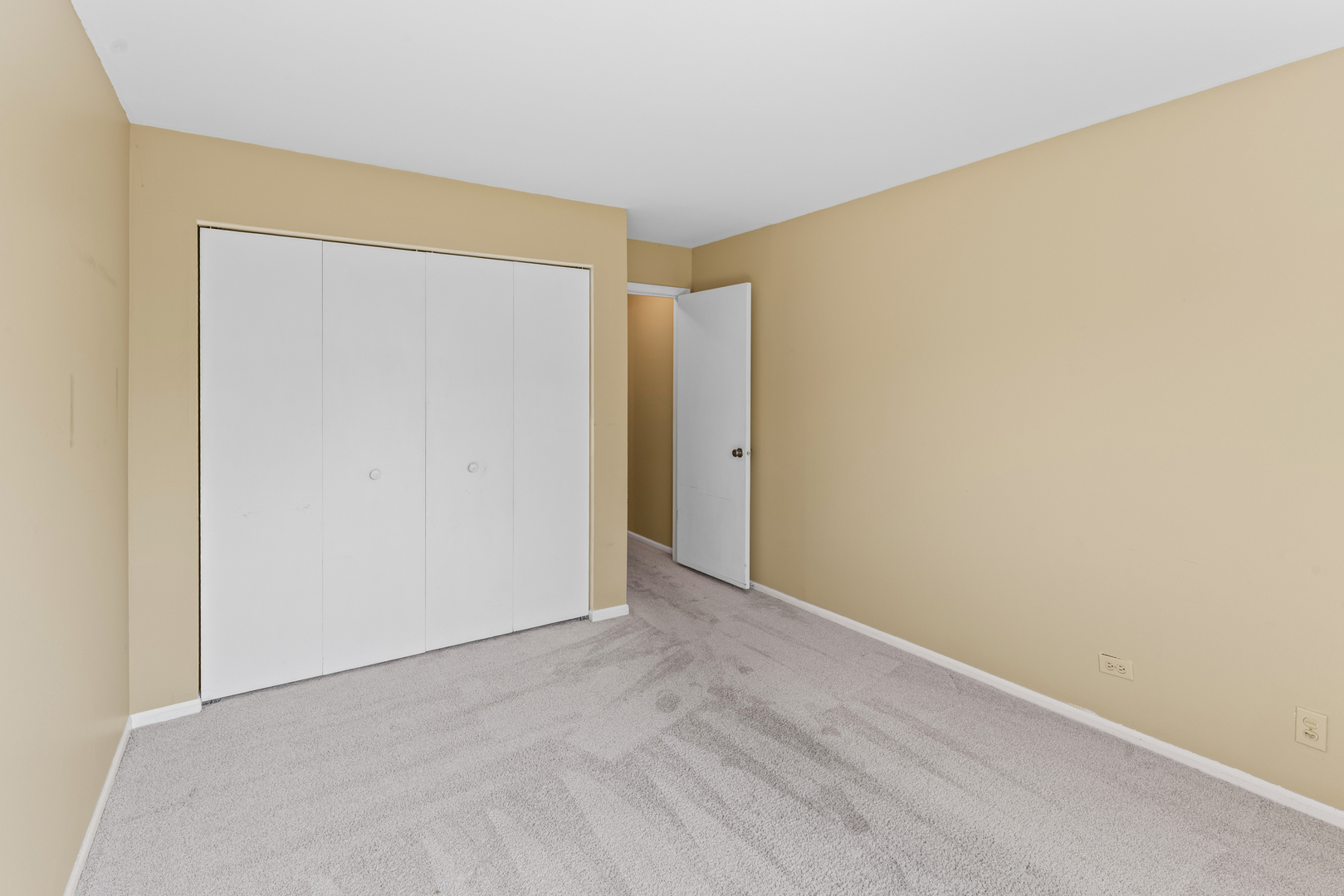 440 Raintree Court, Unit 1M Glen Ellyn, IL 60137 - Photo 14 of 35