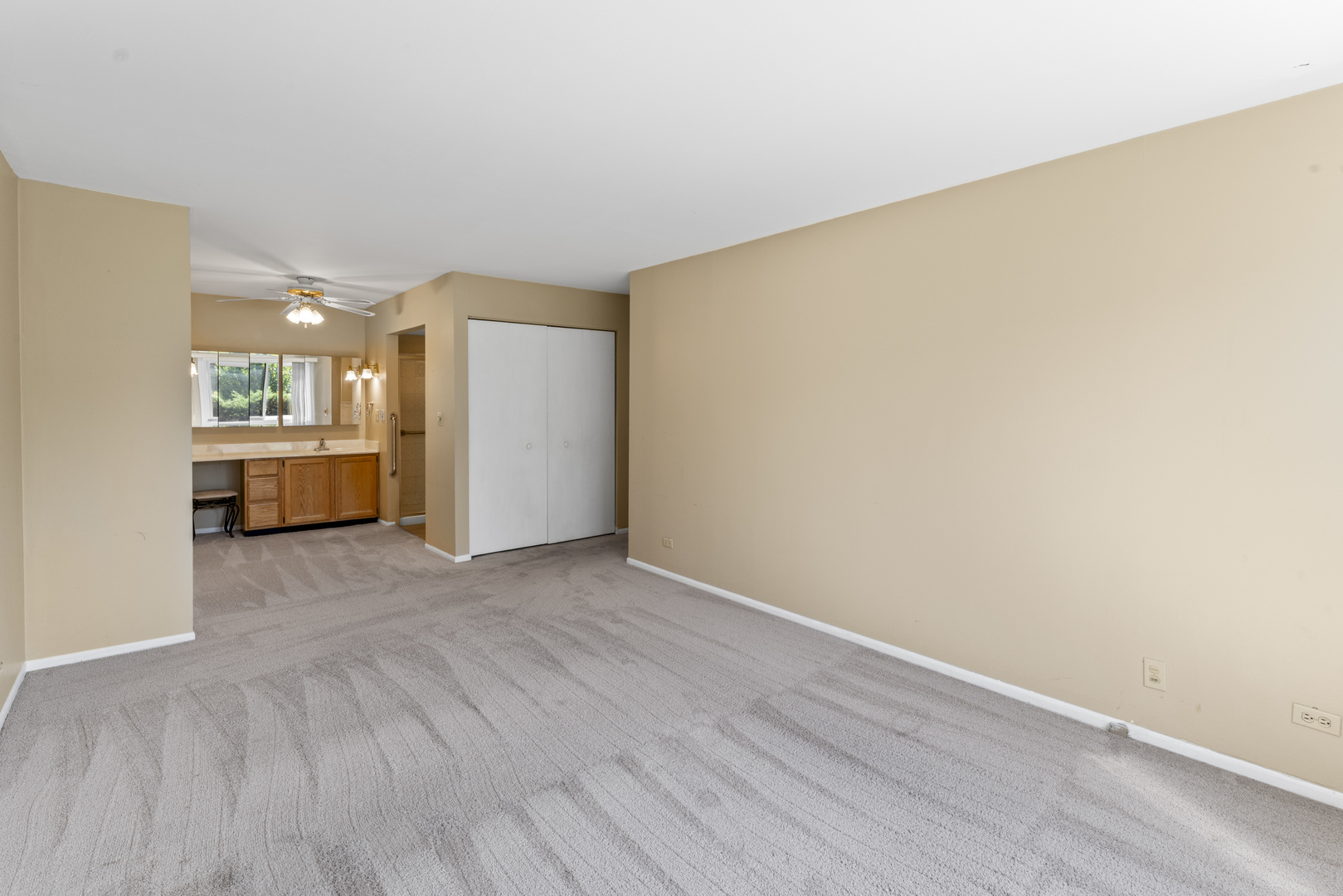 440 Raintree Court, Unit 1M Glen Ellyn, IL 60137 - Photo 18 of 35