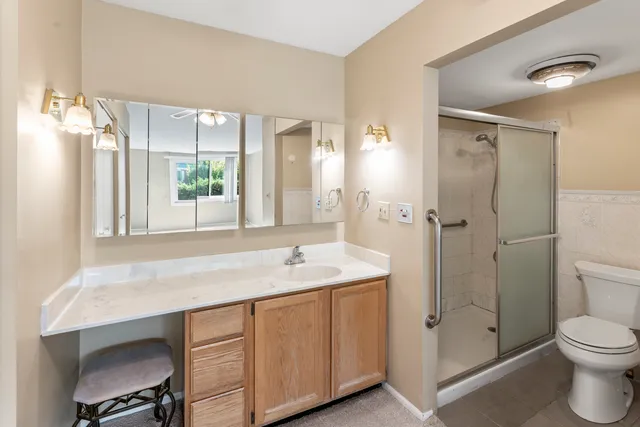 $255,000 | 440 Raintree Court, Unit 1M, Glen Ellyn, IL 60137