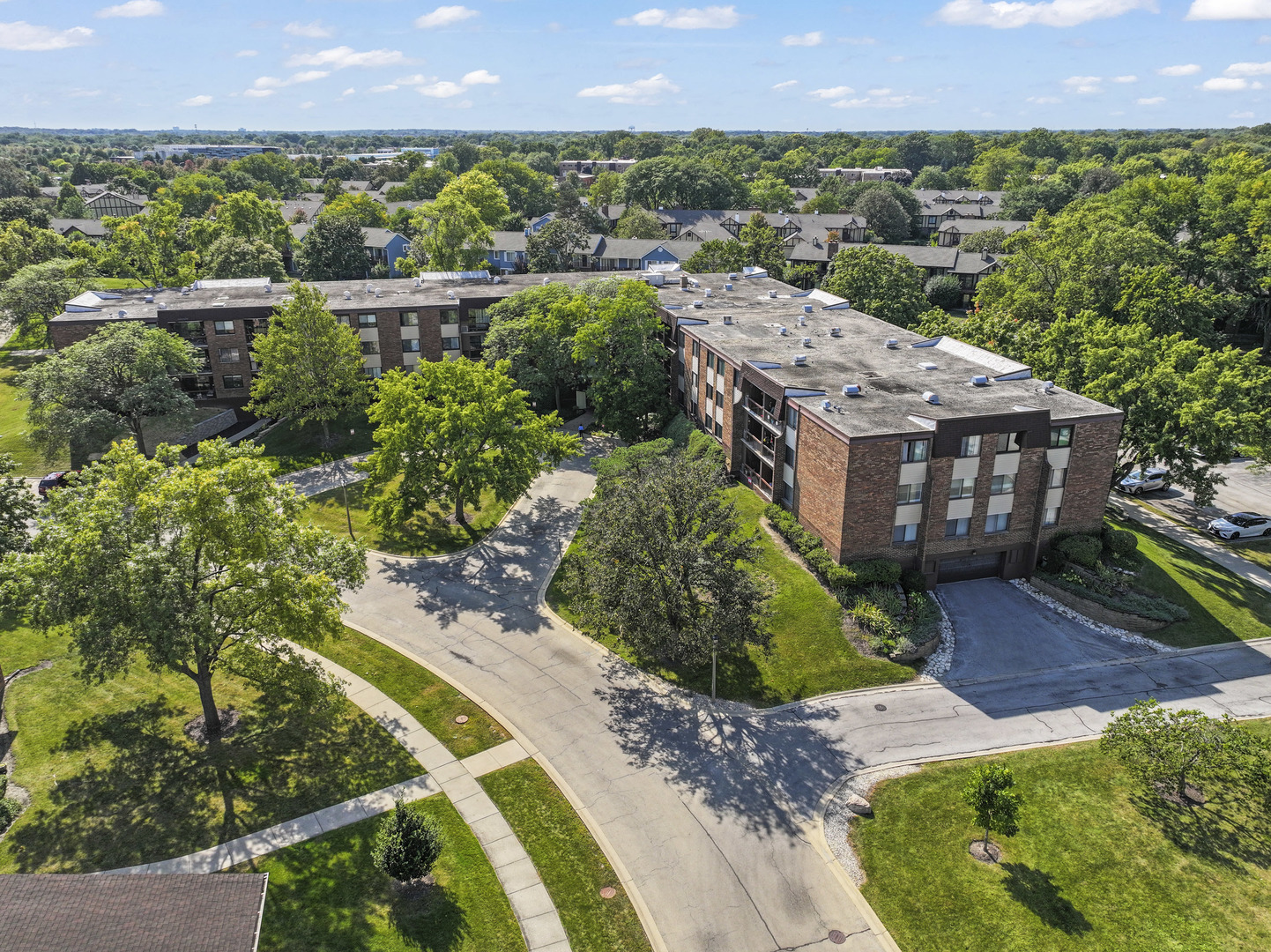 440 Raintree Court, Unit 1M Glen Ellyn, IL 60137 - Photo 26 of 35