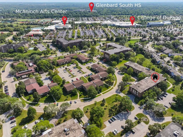 $255,000 | 440 Raintree Court, Unit 1M, Glen Ellyn, IL 60137