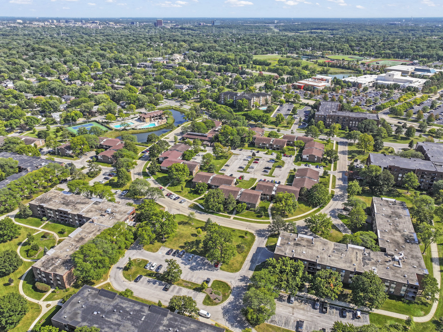 440 Raintree Court, Unit 1M Glen Ellyn, IL 60137 - Photo 29 of 35