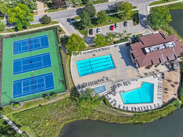 $255,000 | 440 Raintree Court, Unit 1M, Glen Ellyn, IL 60137