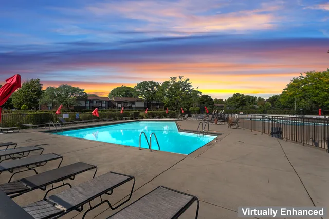 $255,000 | 440 Raintree Court, Unit 1M, Glen Ellyn, IL 60137