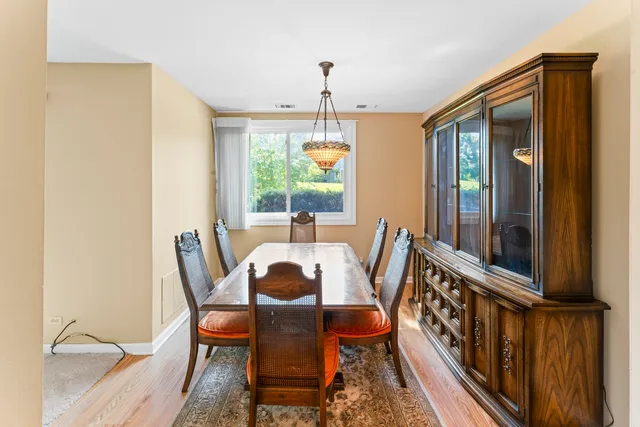 $255,000 | 440 Raintree Court, Unit 1M, Glen Ellyn, IL 60137