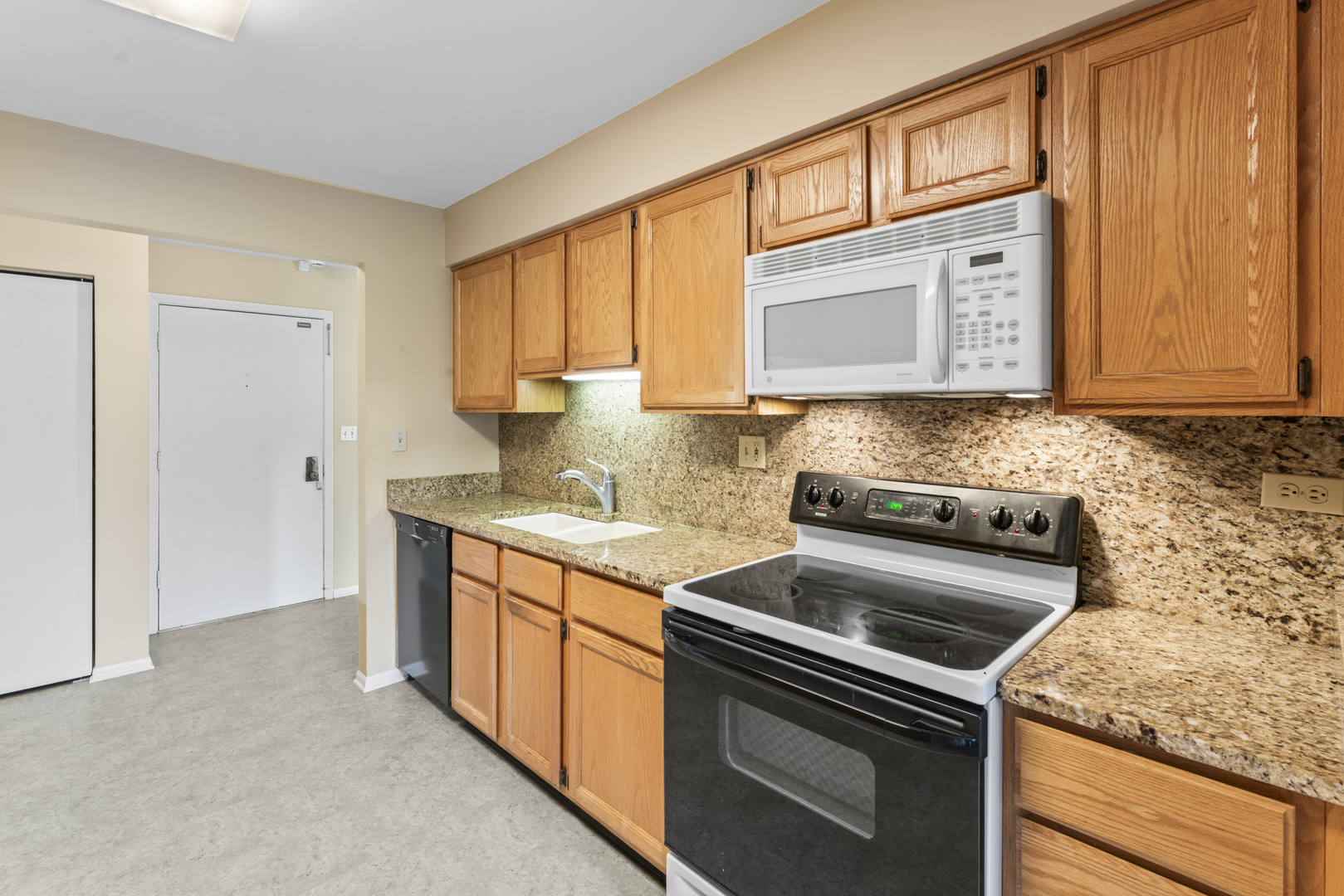 440 Raintree Court, Unit 1M Glen Ellyn, IL 60137 - Photo 10 of 35