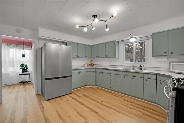 $324,900 | 705 State Street, Lemont, IL 60439