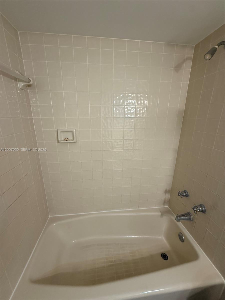 10661 Southwest 113th Place, Unit 94B Miami, FL 33176 - Photo 32 of 54 a bathroom with a bathtub
