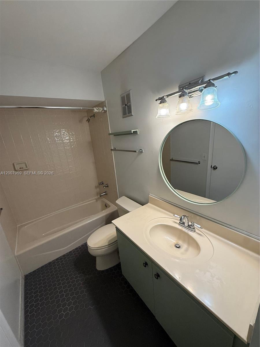 10661 Southwest 113th Place, Unit 94B Miami, FL 33176 - Photo 33 of 54 a bathroom with a sink a toilet and tub