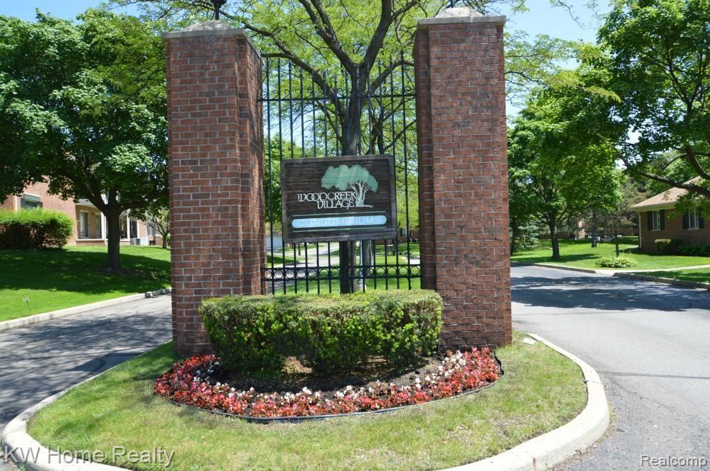 29656 Middlebelt Road, Unit 2402 Farmington Hills, MI 48334 - Photo 3 of 36