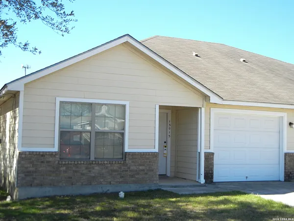 a view of a house with backyard and swimming pool