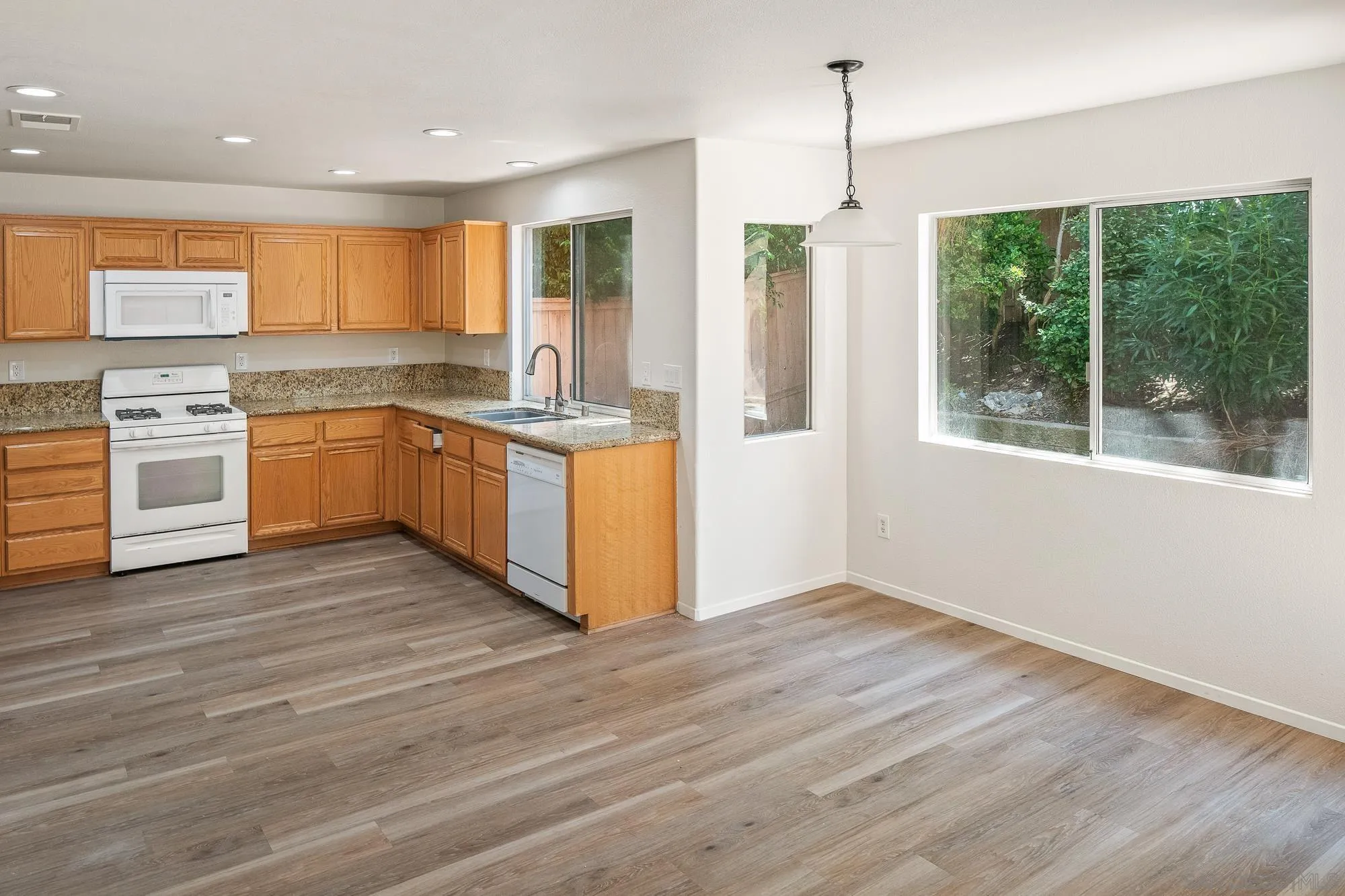 342 Spring Canyon Way Oceanside, CA 92057 - Photo 5 of 22 Gallery Image 5