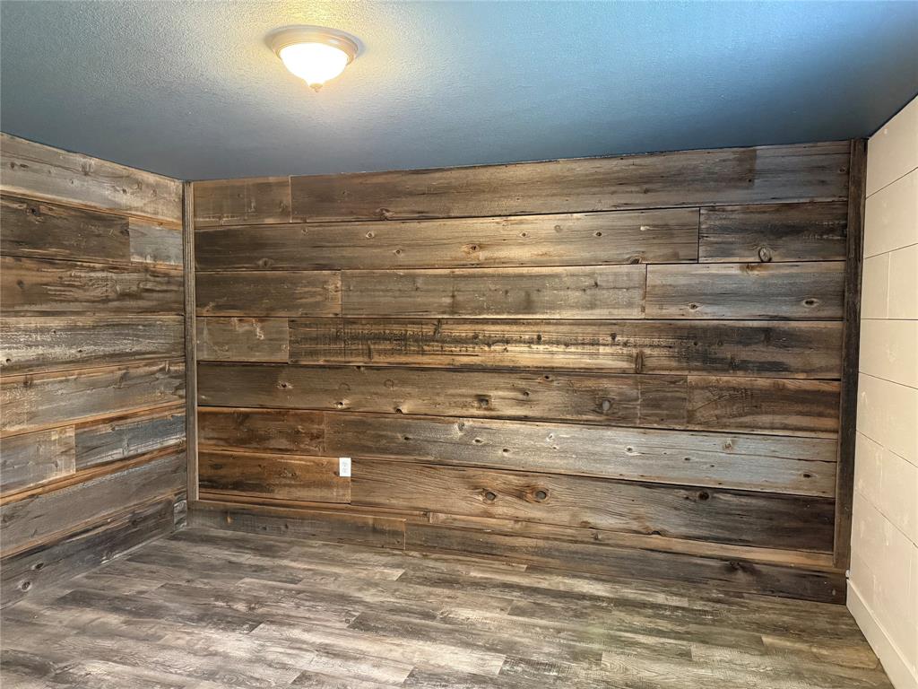 122 Tobacco Road Whitney, TX 76692 - Photo 5 of 35 a view of walk in closet