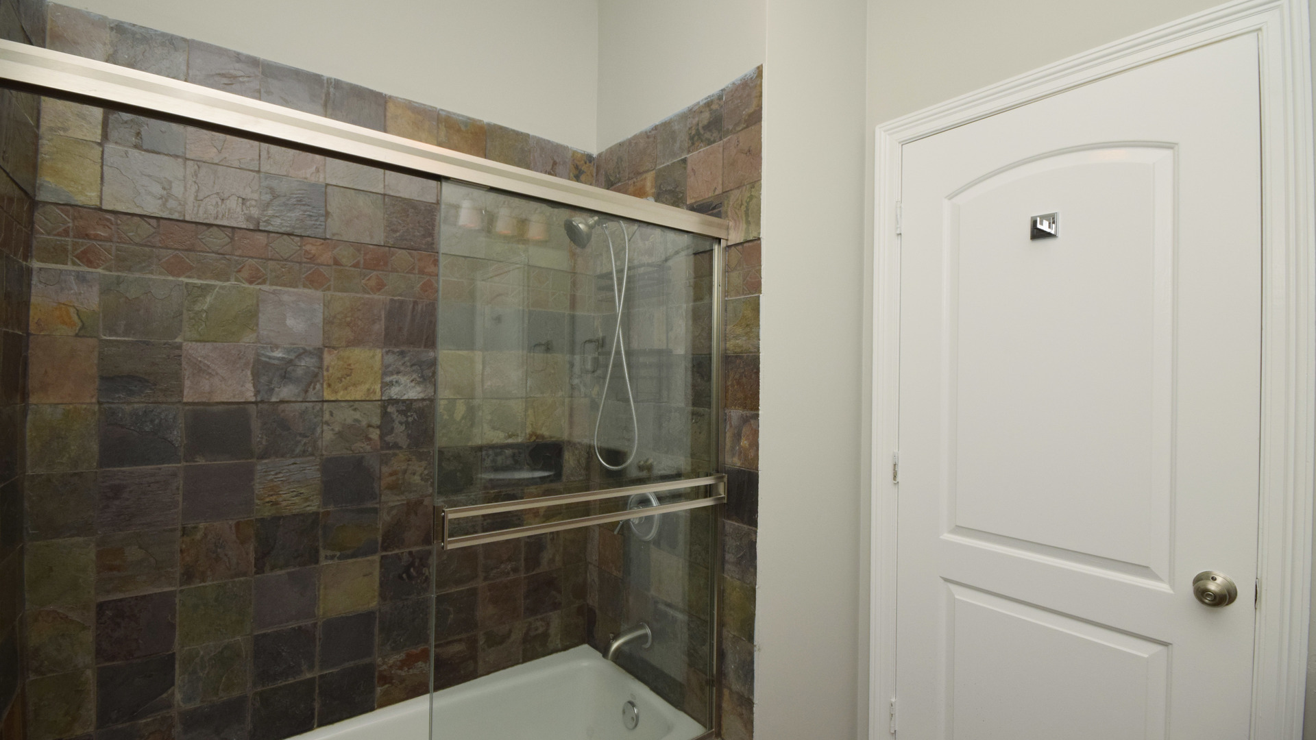 6065 North Ridge Avenue, Unit 2 Chicago, IL 60660 - Photo 13 of 17 a bathroom with a shower