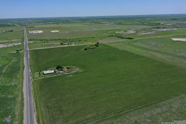 $510,000 | 14420 Farm To Market 99, Karnes City, TX 78118