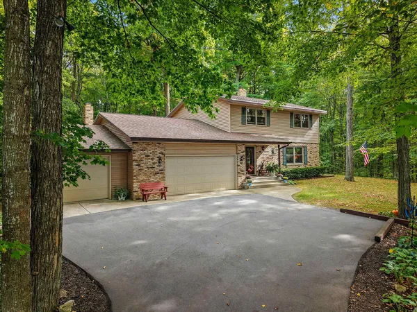 $534,900 | 5495 Maple Heights Circle East, Sturgeon Bay, WI 54235