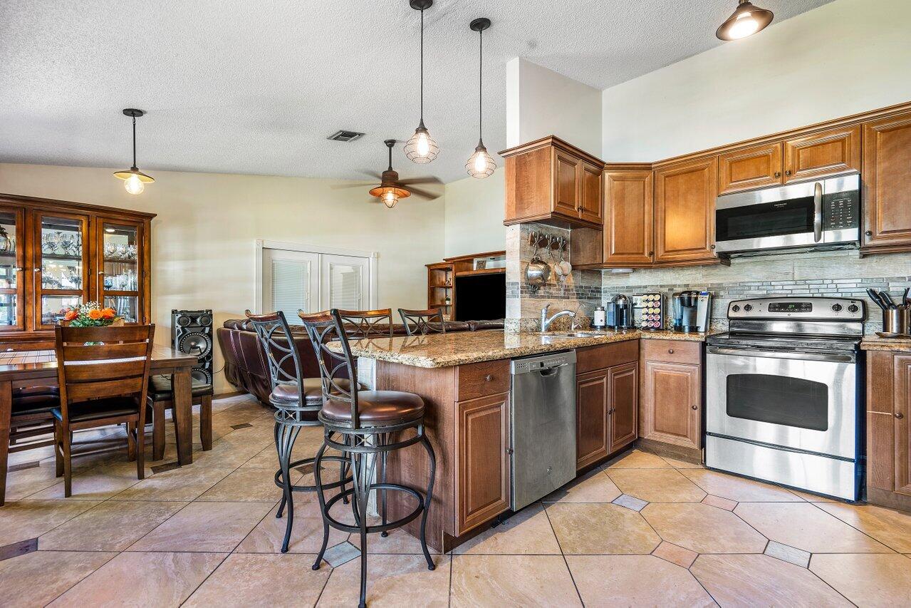 10639 Boca Entrada Boulevard Boca Raton, FL 33428 - Photo 11 of 34 008-10639BocaEntradaBoulevard-BocaRaton-