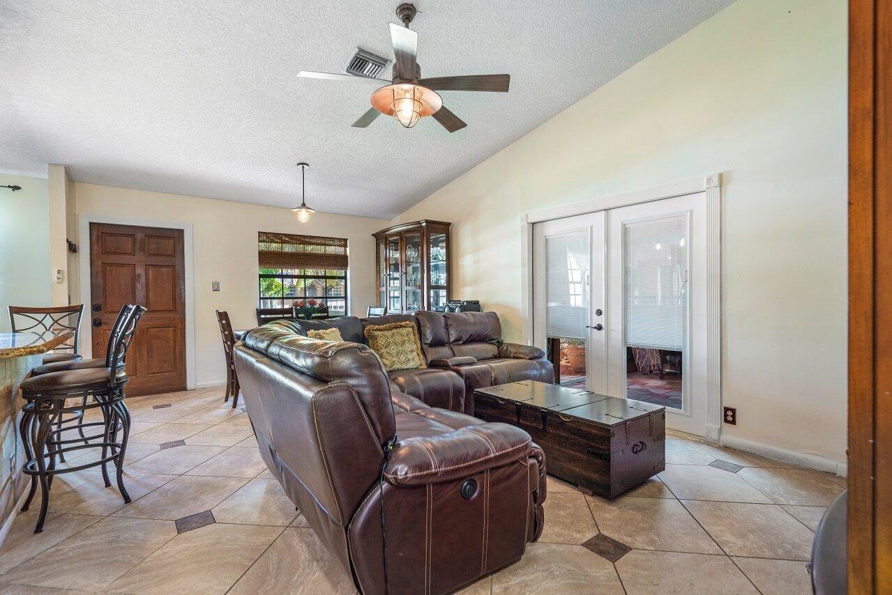 10639 Boca Entrada Boulevard Boca Raton, FL 33428 - Photo 15 of 34 011-10639BocaEntradaBoulevard-BocaRaton-