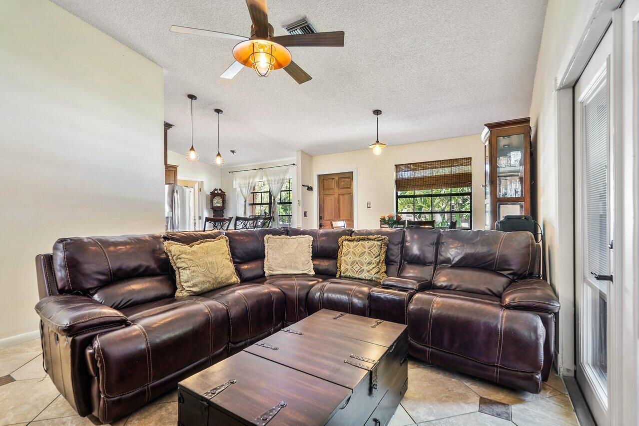 10639 Boca Entrada Boulevard Boca Raton, FL 33428 - Photo 16 of 34 012-10639BocaEntradaBoulevard-BocaRaton-