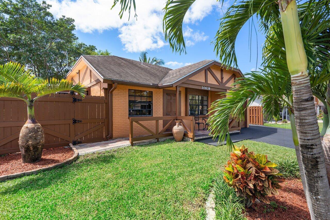 10639 Boca Entrada Boulevard Boca Raton, FL 33428 - Photo 3 of 34 003-10639BocaEntradaBoulevard-BocaRaton-