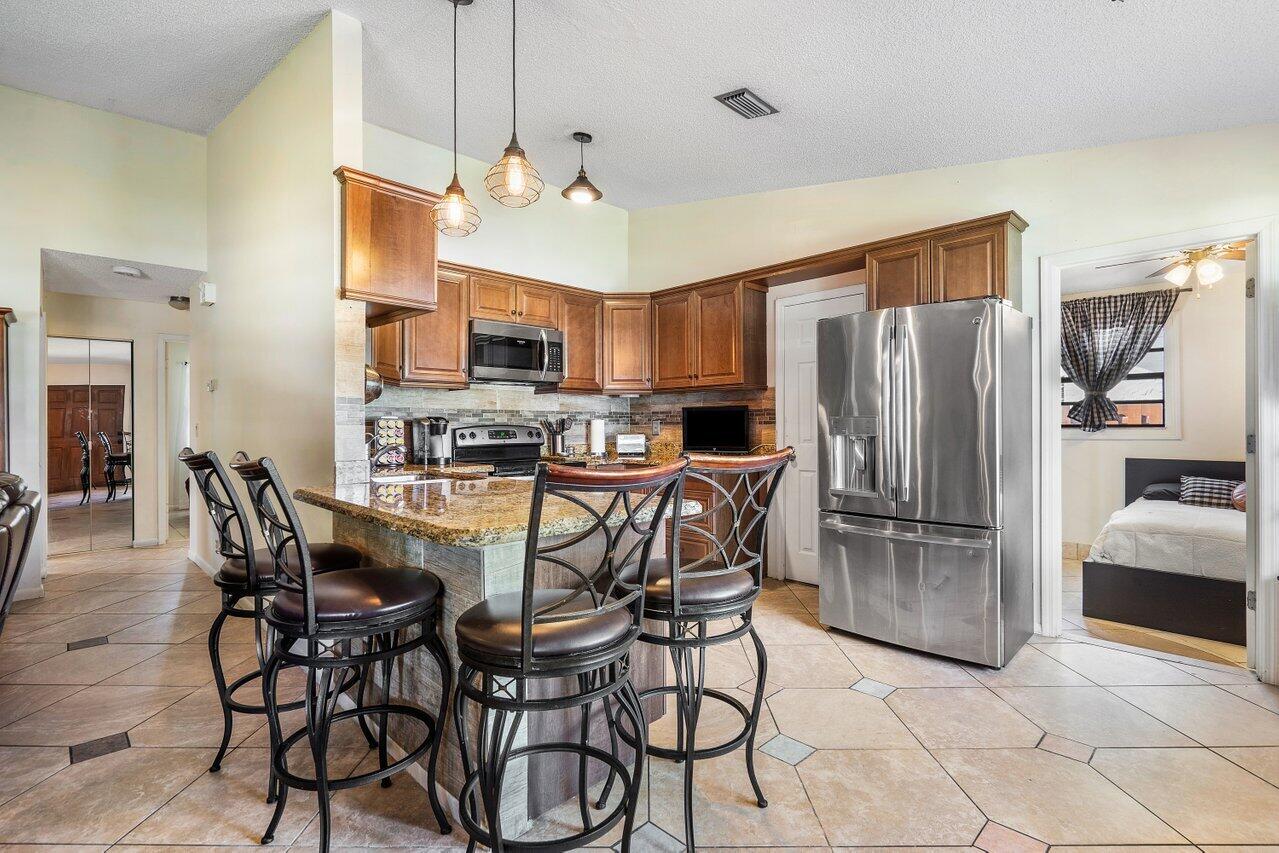 10639 Boca Entrada Boulevard Boca Raton, FL 33428 - Photo 10 of 34 007-10639BocaEntradaBoulevard-BocaRaton-