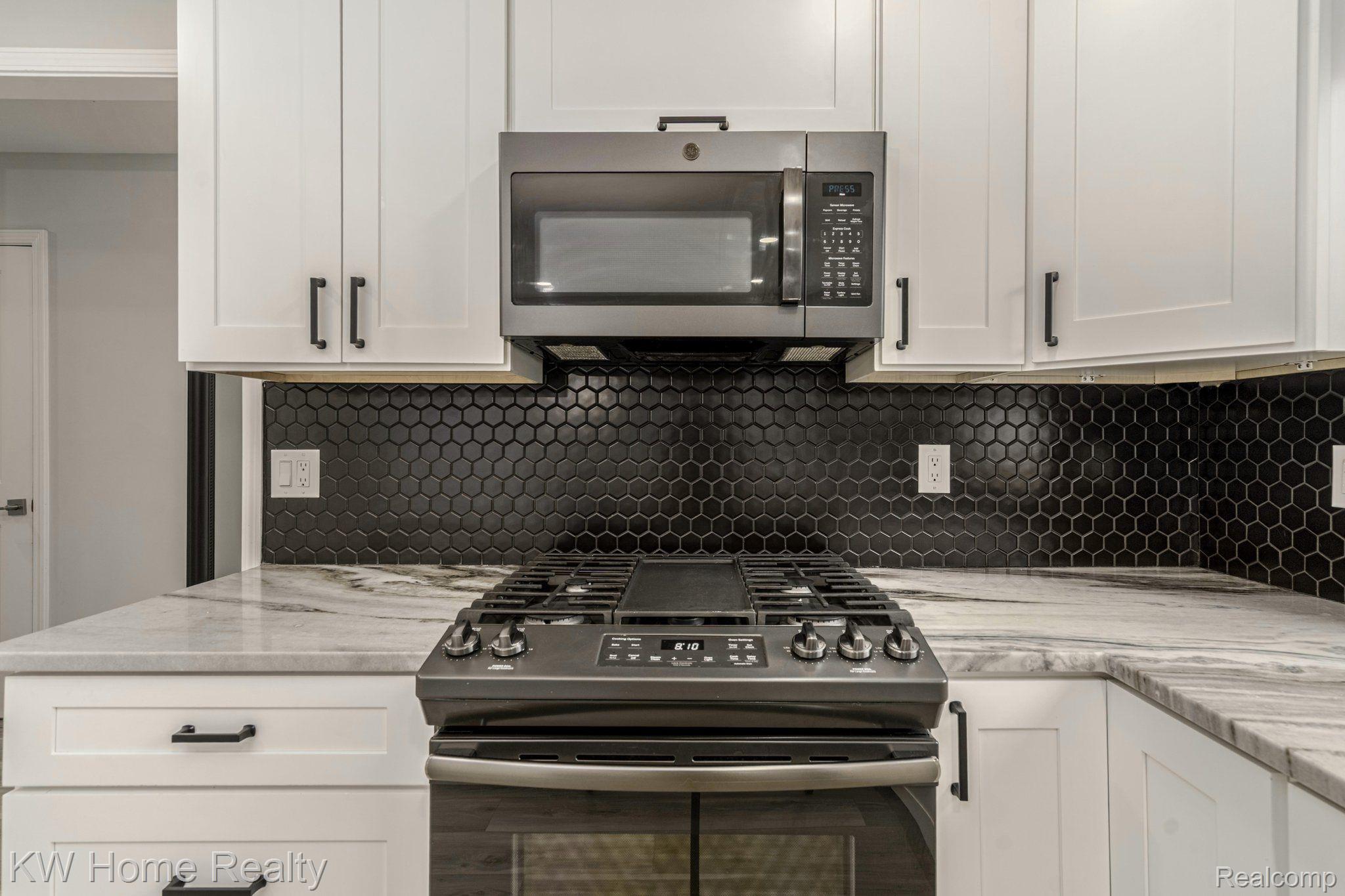 2882 Hiller Road West Bloomfield, MI 48324 - Photo 21 of 47 Gallery Image 21