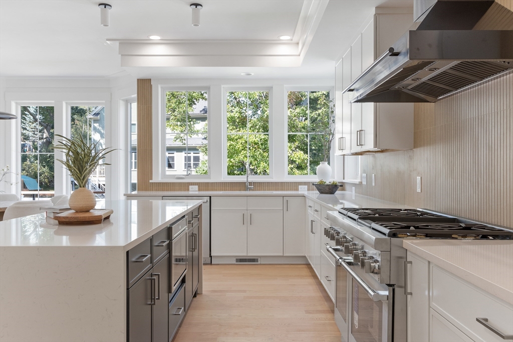 362 Hillcrest Road Needham, MA 02492 - Photo 15 of 42