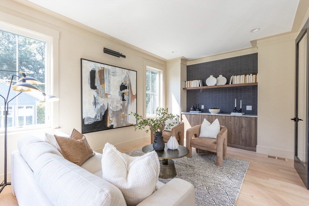 362 Hillcrest Road Needham, MA 02492 - Photo 5 of 42