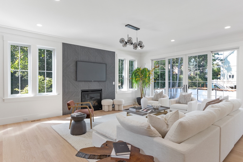 362 Hillcrest Road Needham, MA 02492 - Photo 8 of 42