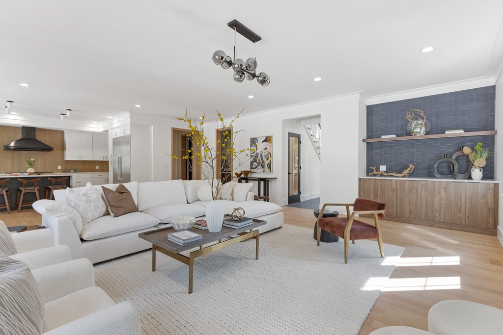 362 Hillcrest Road Needham, MA 02492 - Photo 10 of 42