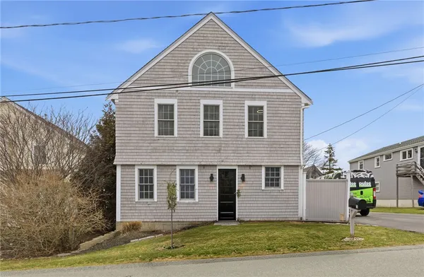 $3,850 | 72 Seascape Avenue, Middletown, RI 02842