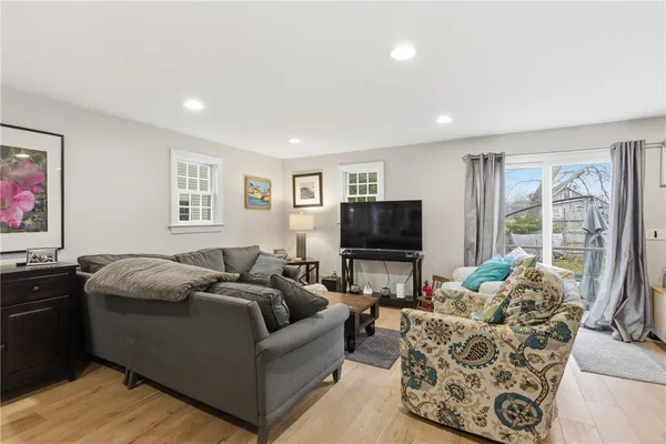 $3,850 | 72 Seascape Avenue, Middletown, RI 02842