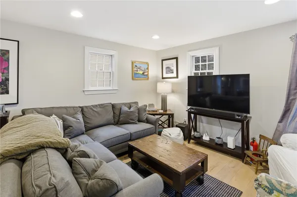 $3,850 | 72 Seascape Avenue, Middletown, RI 02842