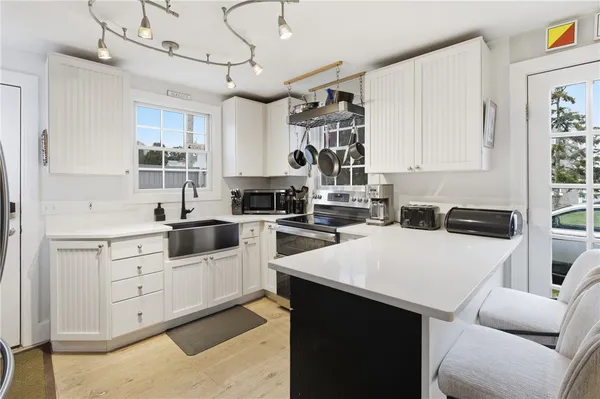 $3,850 | 72 Seascape Avenue, Middletown, RI 02842