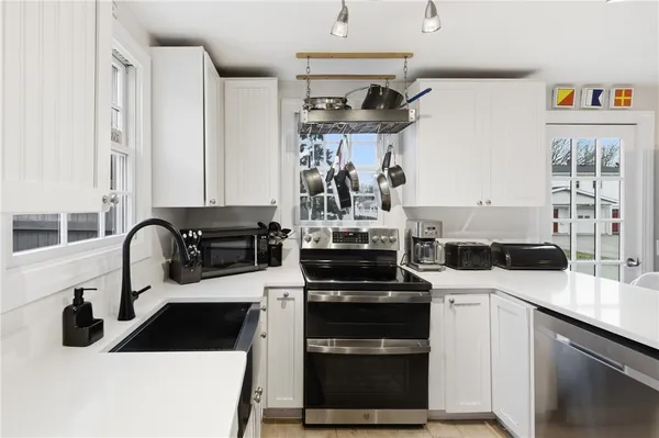 $3,850 | 72 Seascape Avenue, Middletown, RI 02842