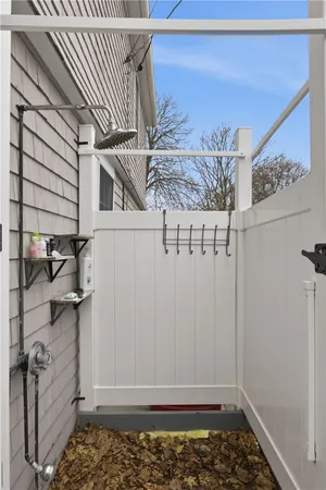 $3,850 | 72 Seascape Avenue, Middletown, RI 02842