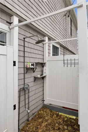 $3,850 | 72 Seascape Avenue, Middletown, RI 02842