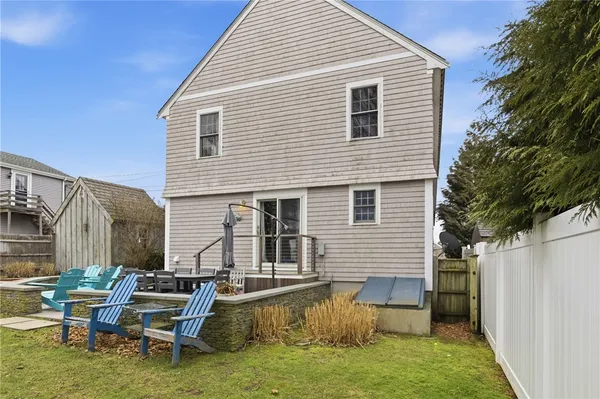 $3,850 | 72 Seascape Avenue, Middletown, RI 02842